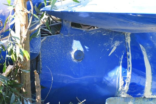 Fotos da fuselagem do helicóptero que caiu em Riviera da Barra, Vila Velha por Fernando Madeira