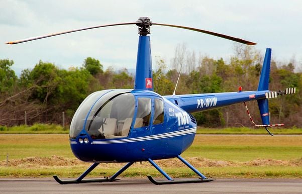 Fotos do helicóptero prefixo PR-WVW que caiu em Riviera da Barra, Vila Velha