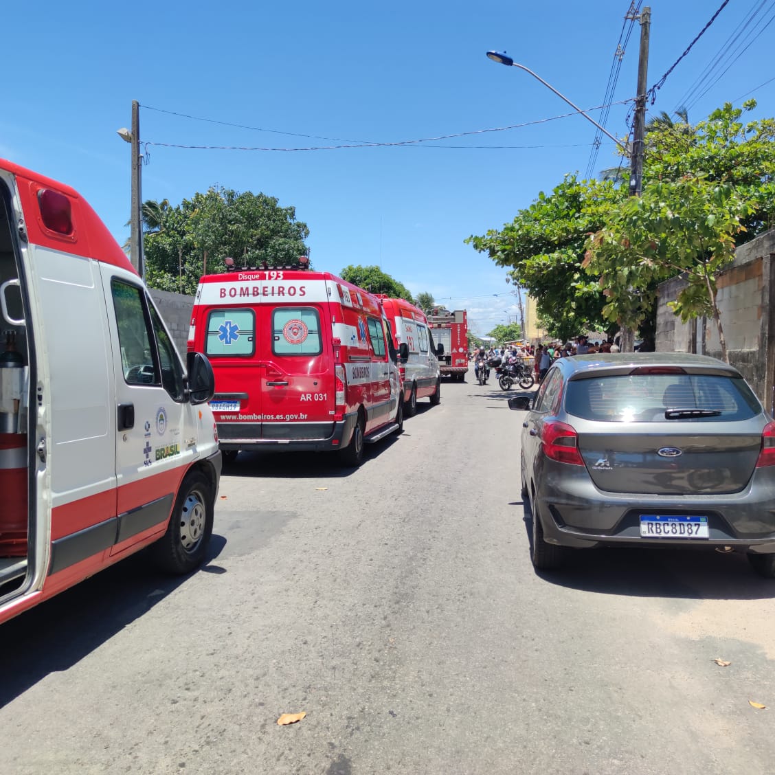 Helicóptero caiu com pelo menos duas pessoas em Vila Velha