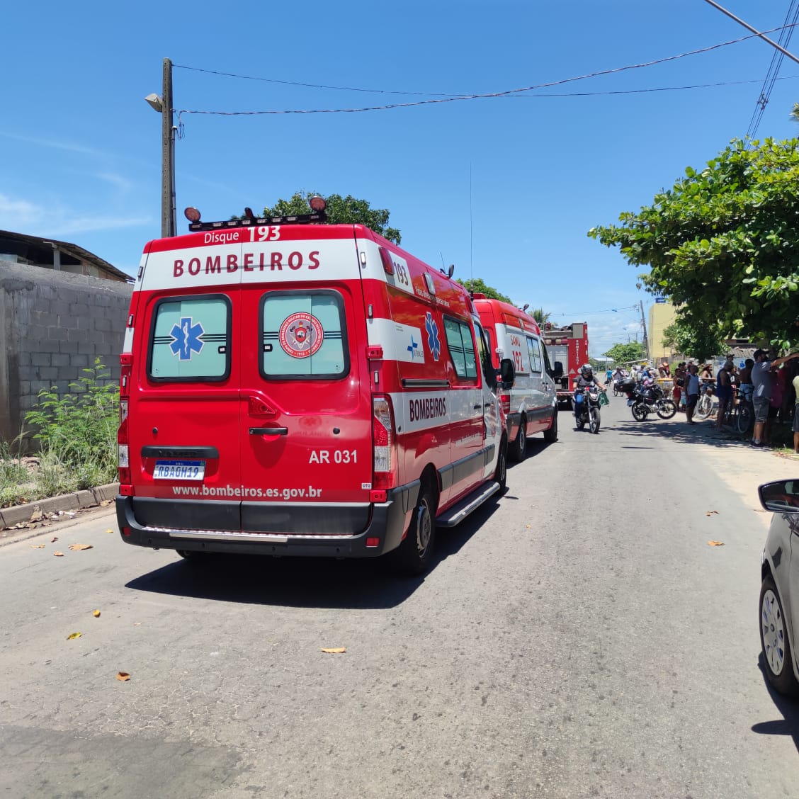 Helicóptero caiu com pelo menos duas pessoas em Vila Velha