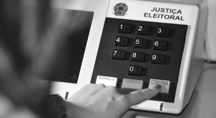 Presidente despeja óleo na pista, como se o Brasil já não enfrentasse problemas domésticos relevantes: um país que não consegue se reerguer economicamente, sufocado pela instabilidade política