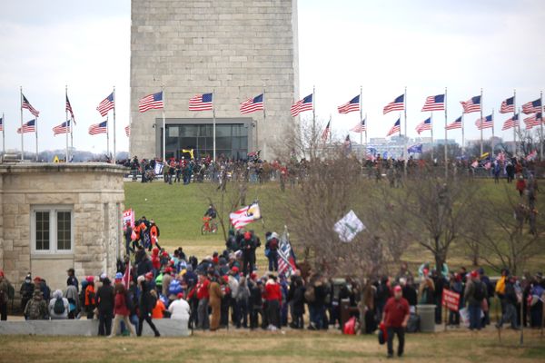 Apoiadores de Trump protestam em frente ao Capitólio, em Washington