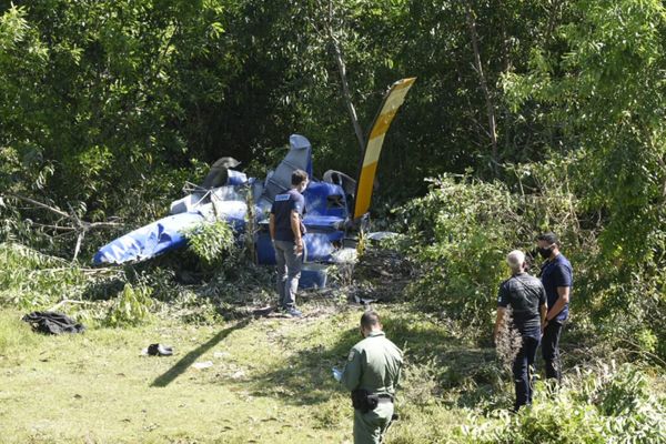 Técnicos do Cenipa iniciam análise em helicóptero que caiu em Vila Velha por Carlos Alberto Silva 