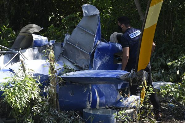 Técnicos do Cenipa iniciam análise em helicóptero que caiu em Vila Velha por Carlos Alberto Silva 