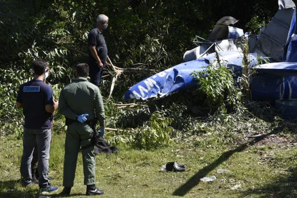 Técnicos do Cenipa iniciam análise em helicóptero que caiu em Vila Velha por Carlos Alberto Silva 