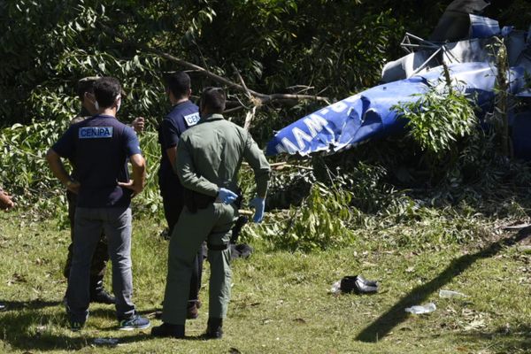 Técnicos do Cenipa iniciam análise em helicóptero que caiu em Vila Velha por Carlos Alberto Silva 