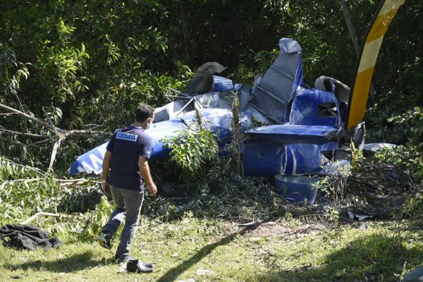 Técnicos do Cenipa iniciam análise em helicóptero que caiu em Vila Velha por Carlos Alberto Silva 