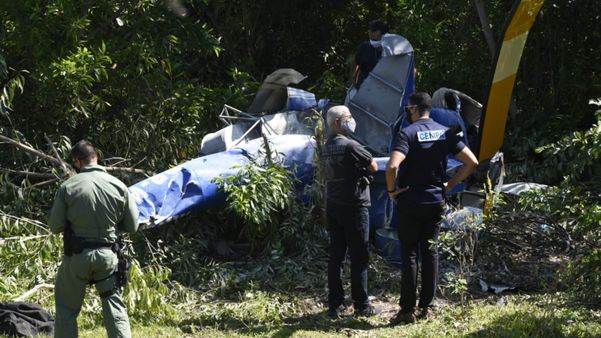 Técnicos do Cenipa iniciam análise em helicóptero que caiu em Vila Velha por Carlos Alberto Silva 