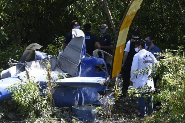 Polícia Civil faz perícia no local do acidente de  helicóptero que caiu em Vila Velha 