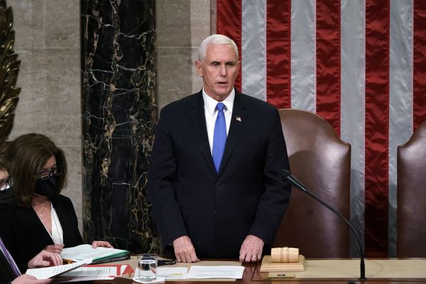 Vice-presidente Mike Pence em essão conjunta do Congresso para certificar Biden como o próximo presidente dos EUA, em Washington