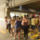 Imagem - Prestes a fechar, antigo Walmart registra filas e tumulto em Vitória