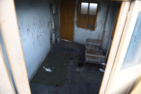 Por dentro, a torre mostra que o espaço chegou a ser ocupado por terceiros  por Vitor Jubini