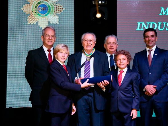 2017 - O empresário Jônice Siqueira Tristão recebendo homenagem da Ordem do Mérito Industrial da Confederação Nacional da Indústria (CNI) pela contribuição de sua empresa no desenvolvimento econômico do ES e do país por Thiago Guimarães/Arquivo A Gazeta
