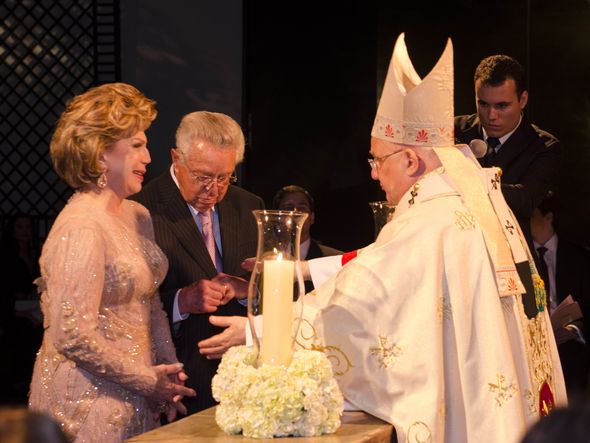 2014 - Dom Luiz Mancilha Vilela na celebração das Bodas de Diamante de Ilza e Jônice Tristão na Pedra Azul  por Mônica Zorzaneli/Arquivo A Gazeta