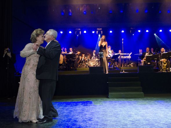 2014 - Jônice e Ilza Tristão com a neta Gabriela na Bodas de Diamante do casal em Pedra Azul  por Mônica Zorzaneli/Arquivo A Gazeta