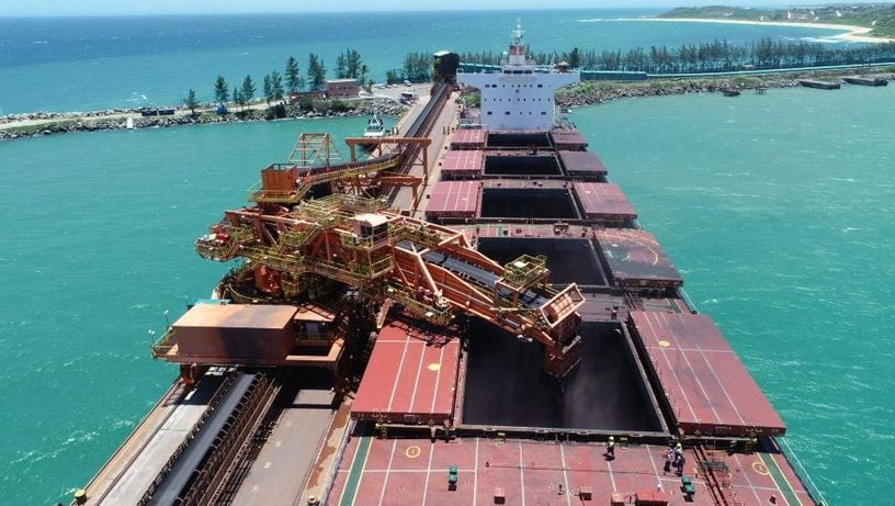 Imagens do navio que fará o primeiro embarque do Porto de Ubu em cinco anos