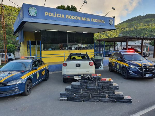 Polícia Rodoviária Federal apreende 350 kg de maconha