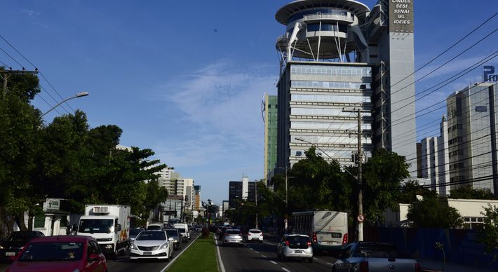 Região alternativa em relação à Praia do Canto tem vista para o Canal de Camburi e é vizinho da Reta da Penha, uma das principais avenidas da cidade