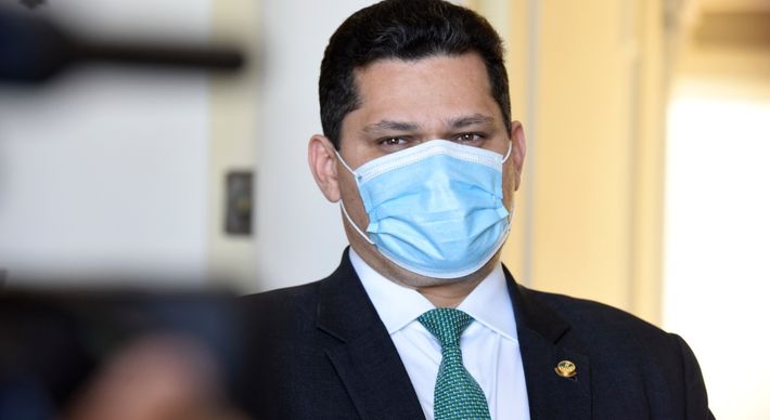 Os nomes dos deputados e senadores eram mantidos em sigilo por um acordo do Executivo com lideranças do Congresso para aprovação de orçamento e apoio ao governo Jair Bolsonaro
