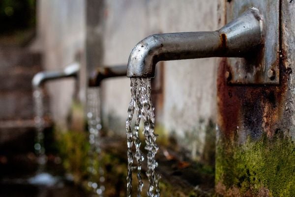 Torneiras abertas: acesso à agua ainda é restrito