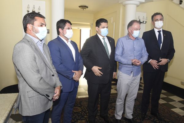 Tyago Hoffmann, Marcos Do Val, Davi Alcolumbre, Renato Casagrande e Rodrigo Pacheco após almoço no Palácio Anchieta