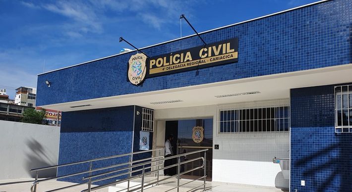 O policial militar e uma mulher chegaram de carro ao local marcado, em Morrinhos, para verificar uma moto anunciada para venda na internet na noite desta segunda-feira (7). Dois suspeitos que estavam com o veículo anunciaram o assalto