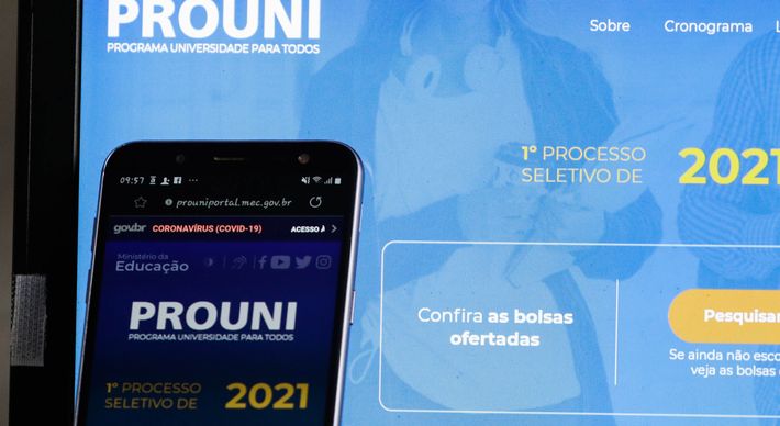 Candidatos precisam comprovar as informações prestadas na ficha de inscrição junto à instituição em que foram pré-selecionados. A perda do prazo ou a não comprovação das informações resultará na reprovação do candidato