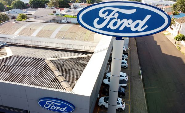 A Ford anunciou o fim da produção de veículos no Brasil, o fechamento de fábricas e a demissão de cerca de 5 mil funcionários no Brasil e na Argentina