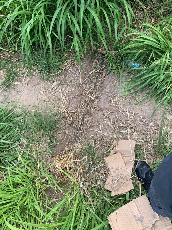 Imagem mostra o fio que servia para acionar o gatilho da arma por Reprodução