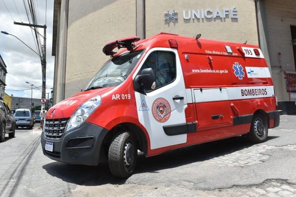 Incêndio é registrado na Unicafé, em Vila Velha por Fernando Madeira