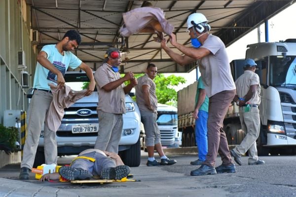 Incêndio é registrado na Unicafé, em Vila Velha por Fernando Madeira