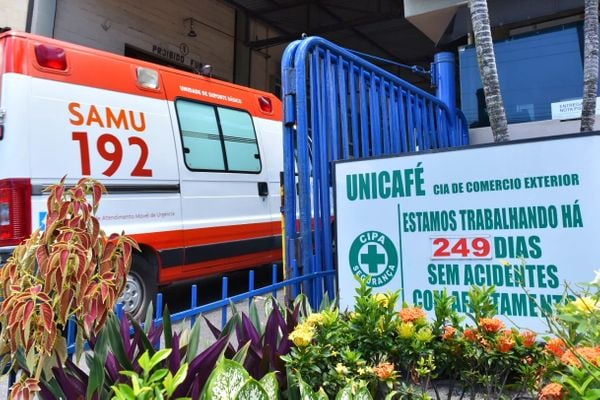 Incêndio é registrado na Unicafé, em Vila Velha por Fernando Madeira