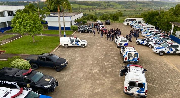 As seis pessoas presas e o adolescente detido são envolvidos com crimes na região. De acordo com a Secretaria de Estado de Segurança Pública e Defesa Social (Sesp), 14 mandados de busca e apreensão foram cumpridos nas três cidades