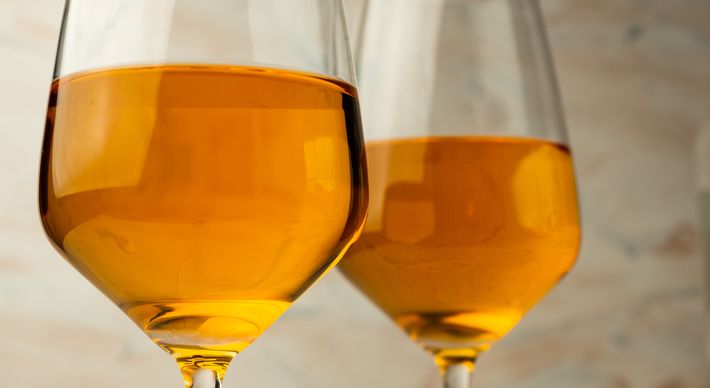 Os vinhos de cor laranja são especiais desde a maneira como são produzidos até o momento de sua apreciação, e têm despertado a curiosidade dos enófilos