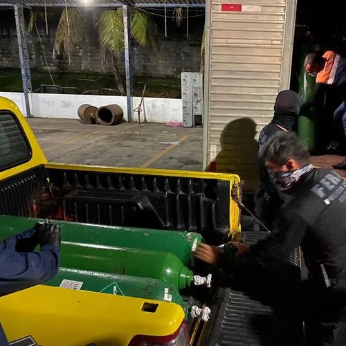 Em meio à crise sanitária na cidade, o proprietário, um homem de 38 anos, foi detido e responderá por 'reter produtos para o fim de especulação'