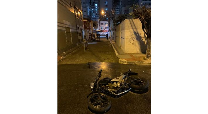 Testemunhas afirmaram que o motorista do carro estava em alta velocidade e tentou fugir sem ajudar a vítima; ele foi submetido ao teste do bafômetro e estava embriagado