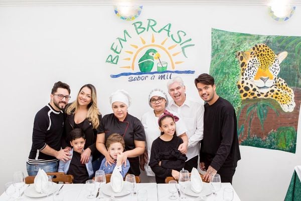 O empresário Welington Freitas Ribeiro e a esposa, Claudete Maria de Souza, e os filhos