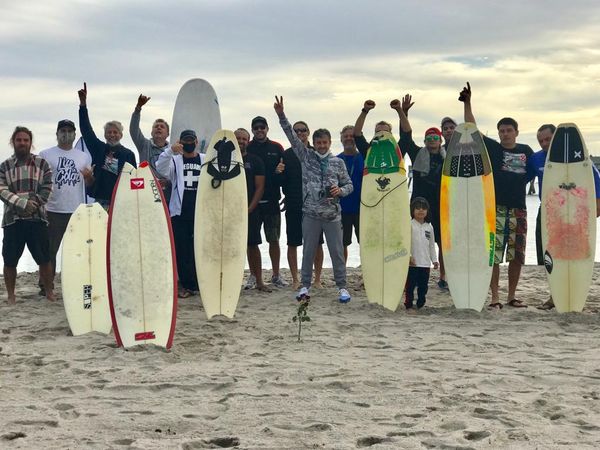 Surfista capixaba Ricardo Guimarães ganha homenagem nos EUA
