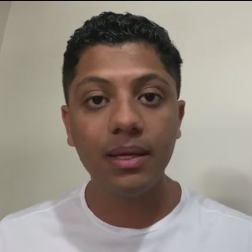 Breno Panetto responde pela Secretaria de Cidadania, Direitos Humanos e Trabalho. Ele foi fotografado sem máscara em um evento na noite deste sábado (17) e pediu desculpa nas redes sociais. A Prefeitura de Vitória afirmou que ele será advertido
