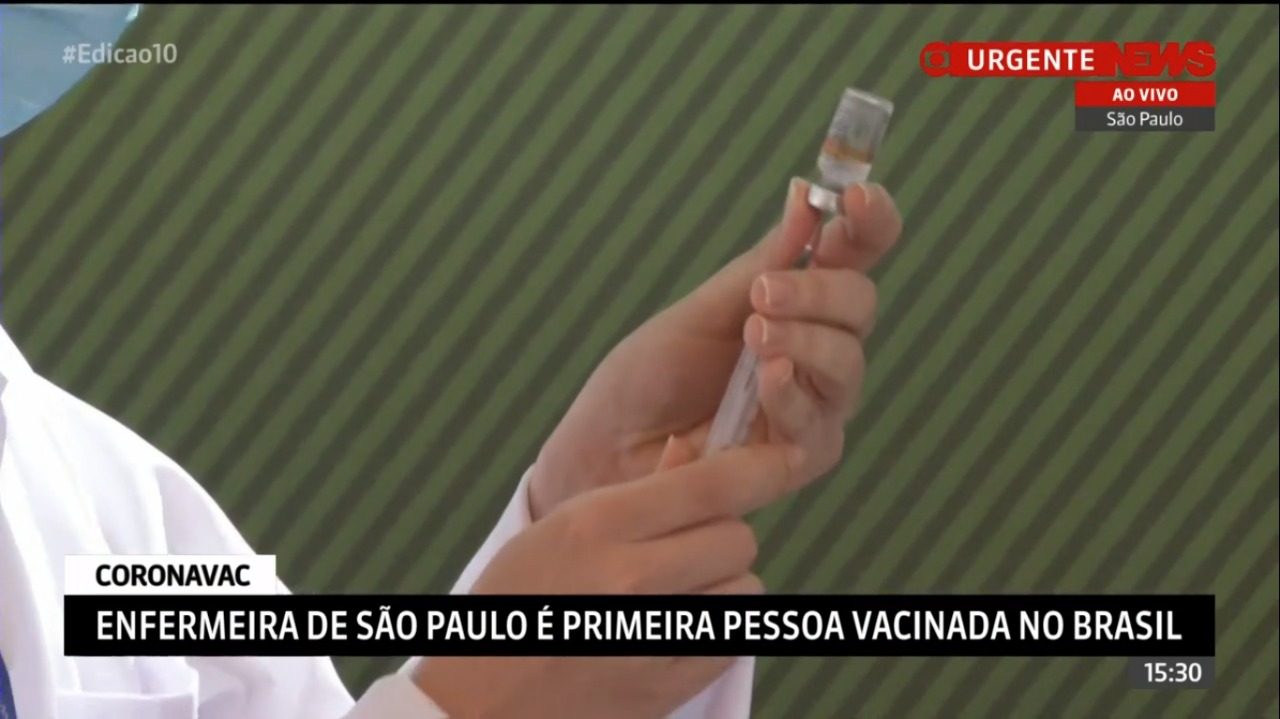 Enfermeira recebe 1ª dose da CoronaVac no Brasil 