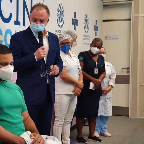 Nesta primeira etapa serão enviadas vacinas para municípios que tenham profissionais de saúde, idosos com mais de 60 anos vivendo em instituições de longa permanência e indígenas em aldeias