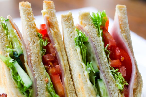 Atenção redobrada com alimentação e hidratação no verão