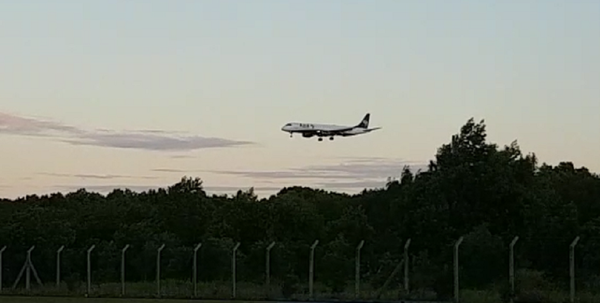 Avião com doses da vacina chega ao ES