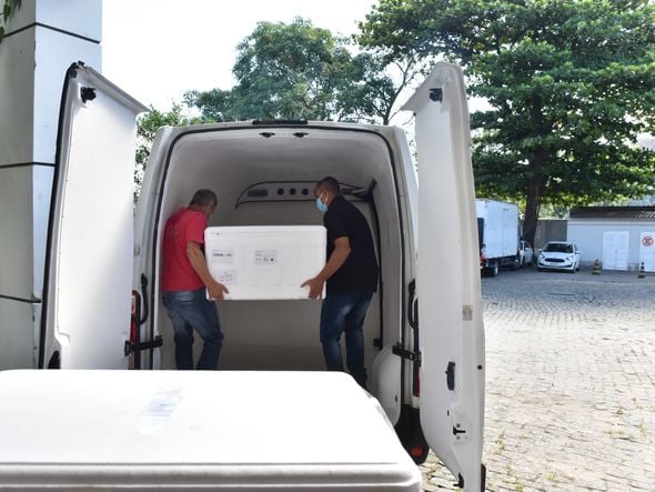 Data: 19/01/2021 - ES - Vitória - Na Rede de Frio da Sesa - Distribuição de vacina para os municípios da Grande Vitória - Editoria: Cidades - Foto: Fernando Madeira - GZ por Fernando Madeira