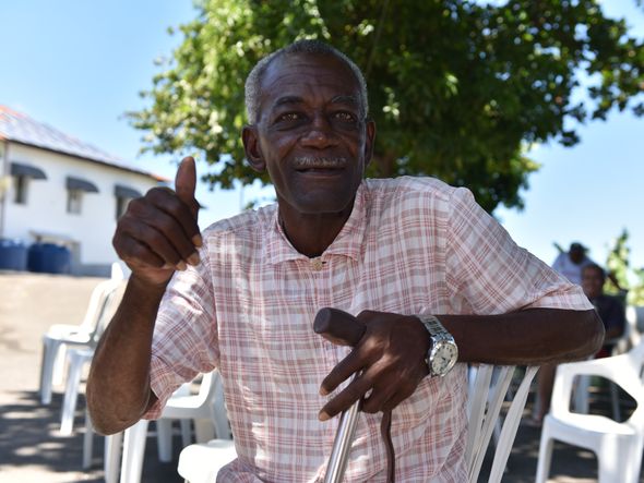 Data: 19/01/2021 - ES - Vitória - Seu Firmino, 93, primeiro idoso a ser vacinado em Vitória - Idosos e cuidadores do Asilo de Vitória recebem vacina contra Covid-19 - Editoria: Cidades - Foto: Fernando Madeira - GZ por Fernando Madeira
