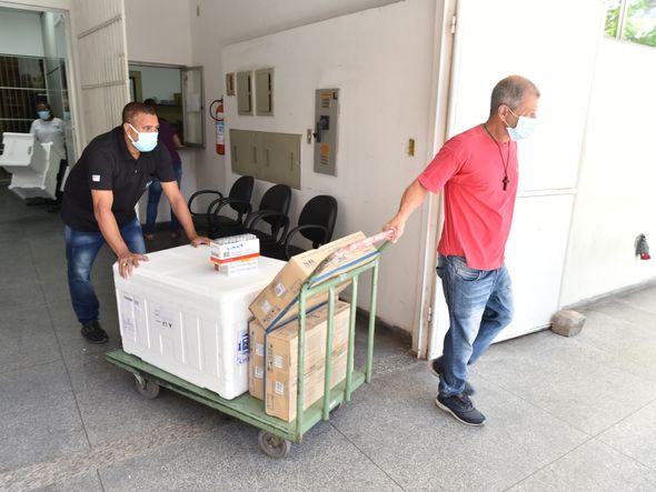 Data: 19/01/2021 - ES - Vitória - Na Rede de Frio da Sesa - Distribuição de vacina para os municípios da Grande Vitória - Editoria: Cidades - Foto: Fernando Madeira - GZ por Fernando Madeira