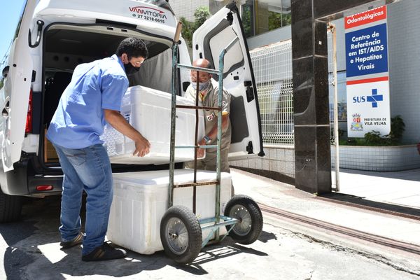 Data: 19/01/2021 - ES - Vila Velha - Chegada da vacina contra Covid-19 em Vila Velha - Editoria: Cidades - Foto: Fernando Madeira - GZ por Fernando Madeira