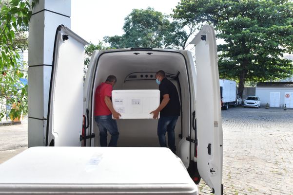 Data: 19/01/2021 - ES - Vitória - Na Rede de Frio da Sesa - Distribuição de vacina para os municípios da Grande Vitória - Editoria: Cidades - Foto: Fernando Madeira - GZ por Fernando Madeira