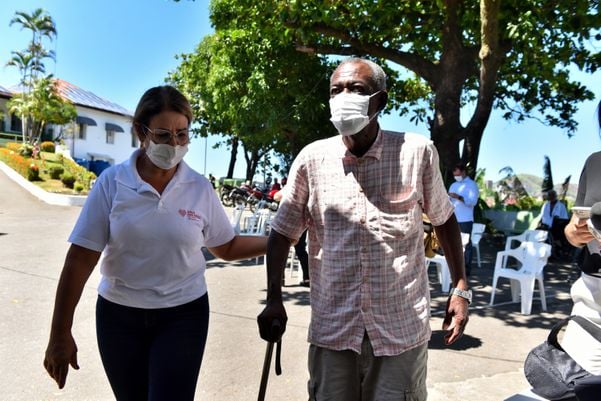 Data: 19/01/2021 - ES - Vitória - Seu Firmino, 93, primeiro idoso a ser vacinado em Vitória - Idosos e cuidadores do Asilo de Vitória recebem vacina contra Covid-19 - Editoria: Cidades - Foto: Fernando Madeira - GZ por Fernando Madeira