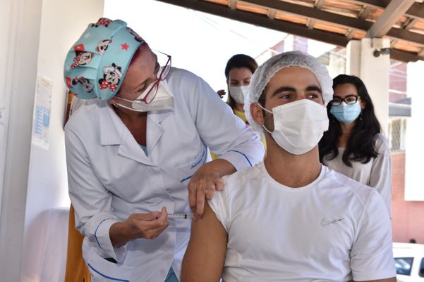 Data: 19/01/2021 - ES - Vitória - Idosos e cuidadores do Asilo de Vitória recebem vacina contra Covid-19 - Editoria: Cidades - Foto: Fernando Madeira - GZ por Fernando Madeira